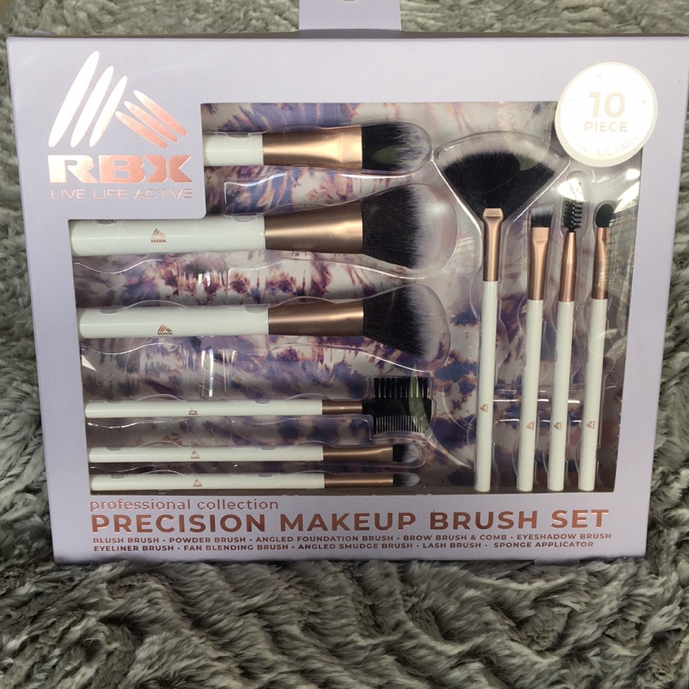 •Reebok Precision Make-up Brush Set•